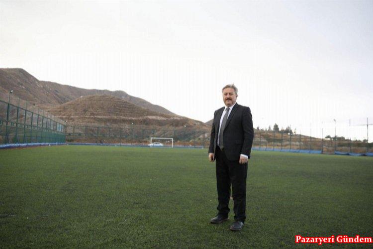 Kayseri Melikgazi’den gençlere futbol sahası
