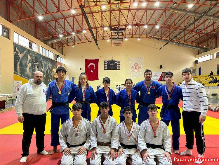 Manisalı judoculardan 11 madalya
