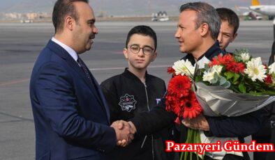 Türkiye’nin ilk astronotu yurda döndü