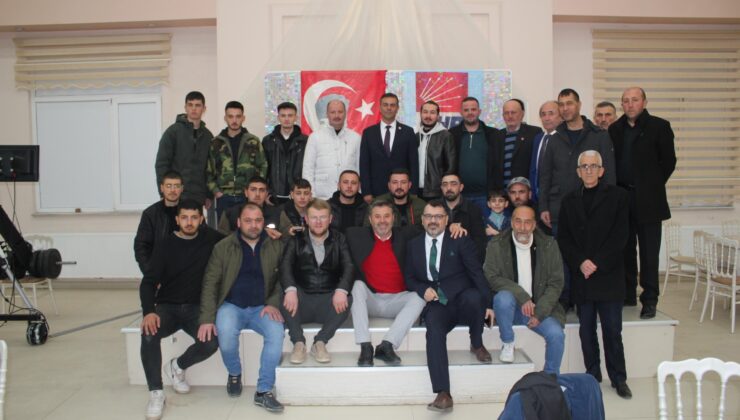 Ali Şahinoğlu ve CHP ilçe yönetimi gençlerle iftarda buluştu