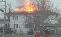 Bilecik’te 2 katlı müstakil evin çatısında çıkan yangın söndürüldü