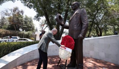 Numan Kurtulmuş’tan Meksika’daki Atatürk Anıtı’na ziyaret