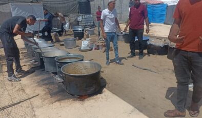 Türk Kızılay, Gazze’de ‘sıcak yemek’ dağıtımına yeniden başladı