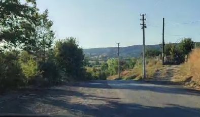 Pazaryeri ilçesinde bir yol daha sıcak asfalta kaplanıyor