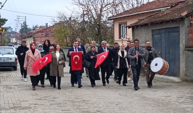 AK Partili kadın başkanlar ellerinde Türk bayrakları davul zurnayla gelin almaya gitti