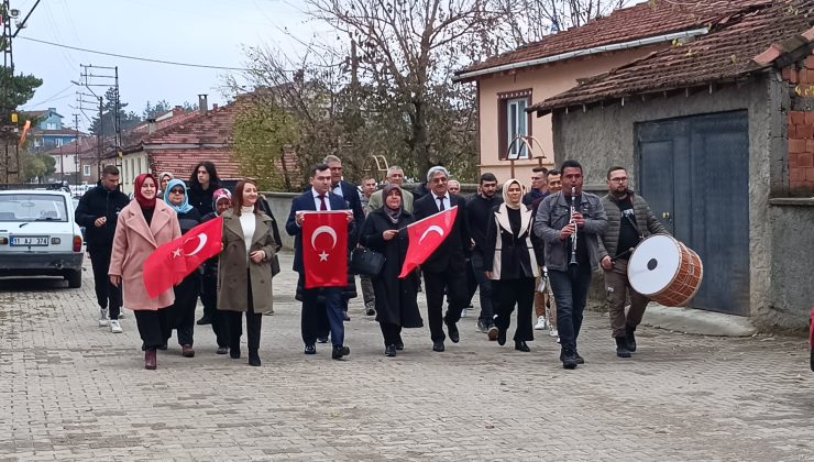 AK Partili kadın başkanlar ellerinde Türk bayrakları davul zurnayla gelin almaya gitti