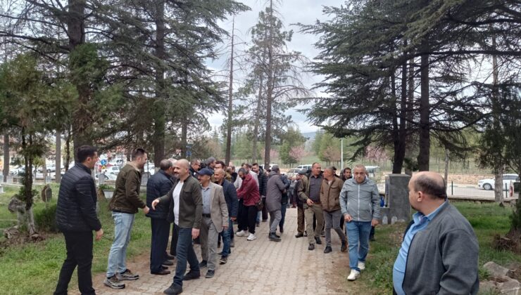 Pazaryeri ilçesinde asırlardır süren anlamlı gelenekle, bayramların manevi ruhunu yaşatılıyor.