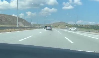 Balıkesir’de Korkunç Kaza! Direksiyon Hakimiyetini Kaybeden Araç Bariyerlere Çarptı – O Anlar Kamerada