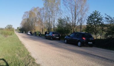 Pazaryeri’nde Motosiklet Otomobile Arkadan Çarptı: 2 Kişi Yaralandı