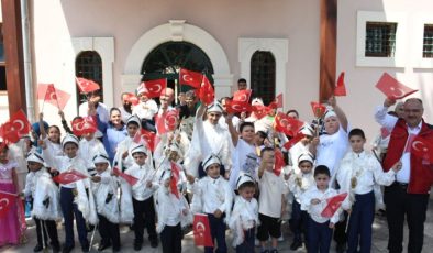 Geleneksel Sünnet Şöleni’nde 529 Yıllık Vakıf Geleneği Yeniden Canlandı: Osman Gazi’nin Sünnet Olduğu Topraklarda Büyük Coşku..