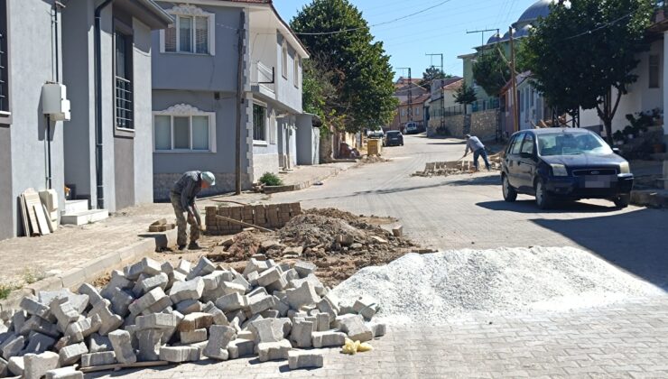 Pazaryeri Belediyesi Ara Sokaklarda Kaldırım Onarımlarını Sürdürüyor