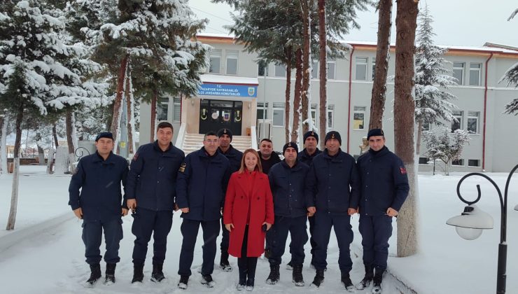 Başkan Tekin’den Yeni Yıla Anlamlı DokunuşGörev Başındaki Kurum Çalışanlarını Tek Tek Ziyaret Etti