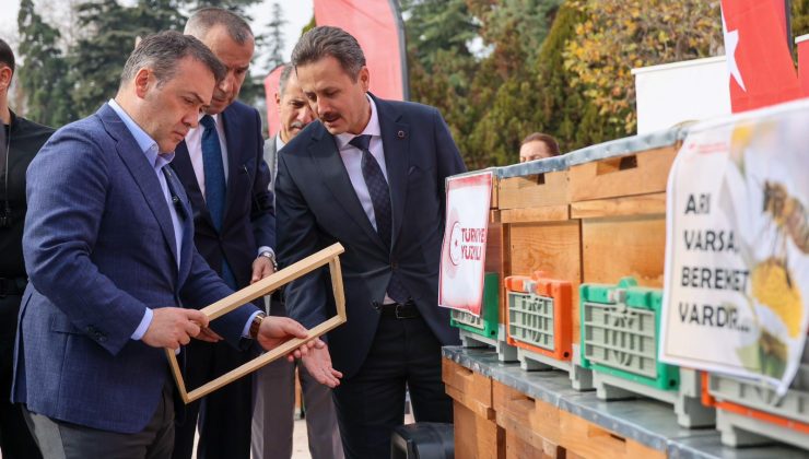 BİLECİK’TE ARICILIK DESTEK PROGRAMI CUMHURİYET MEYDANI’NDA GERÇEKLEŞTİRİLDİ