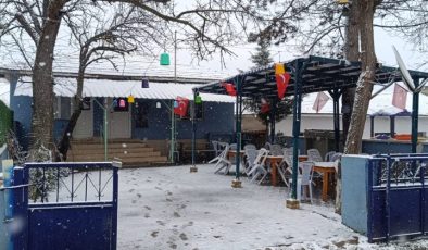 Meteoroloji Uyarmıştı: Pazaryeri Beyaza Büründü, Mevsimin İlk Karı Düştü