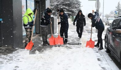 BOZÜYÜK BELEDİYESİ’NDEN KARLA MÜCADELEDE HIZLI VE ETKİN MÜDAHALE