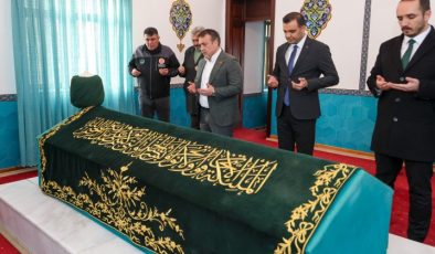 Osmanlı’nın İlk Kadısı Dursun Fakıh Türbesine Anlamlı Ziyaret