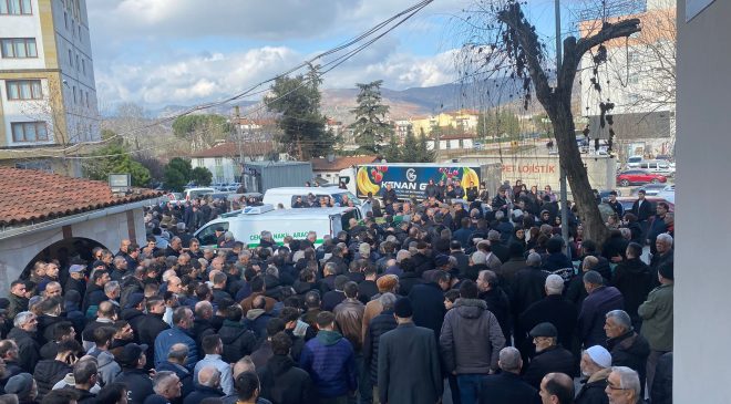 Otobüs Kazasında Hayatını Kaybeden Sudem Çakmak ve Erdi Demirsoy Bilecik’te Gözyaşlarıyla Toprağa Verildi