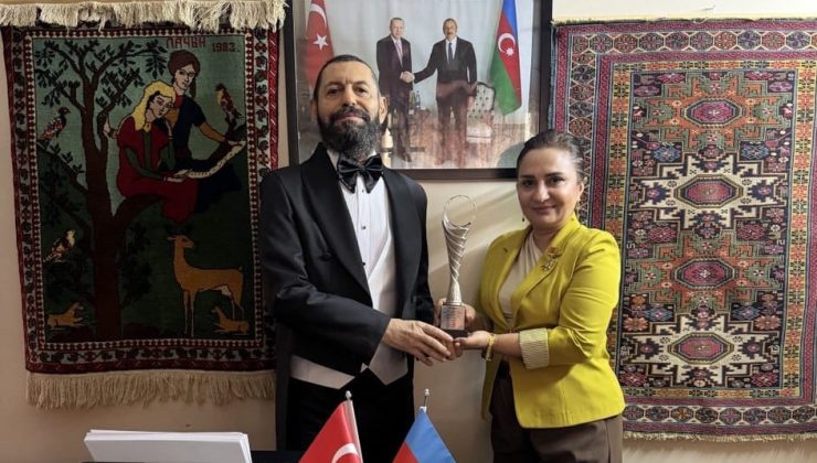 Dünyaca Ünlü Yazar Akif Manaf'a Anlamlı Ödül: “Barış Sanatı Ödülü”