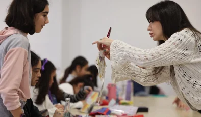 İzmir’de çocuklar kitaplarını yazıp çizdi