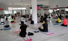 İzmir Bornova’da kadınlar yogayla güçleniyor