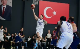 Çayırova şampiyonluk yolunda bir engeli daha aştı