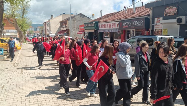 “19 Mayıs Coşkusu Pazaryeri’ni Sardı”