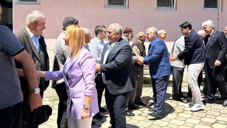 Pazaryeri’nde Bayram Coşkusu: Protokol Vatandaşlarla Bayramlaştı