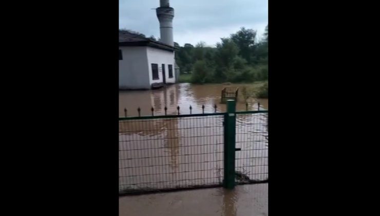 Pazaryeri’nde Sağanak Felaketi Köyleri Vurdu: Evler, Tarım Arazileri ve Cami Sular Altında Kaldı