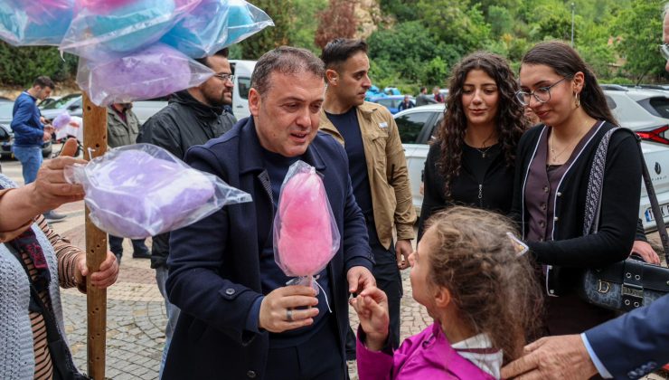 Vali &nbsp;Sözer Külliyede Vatandaşlarla Bayramlaştı