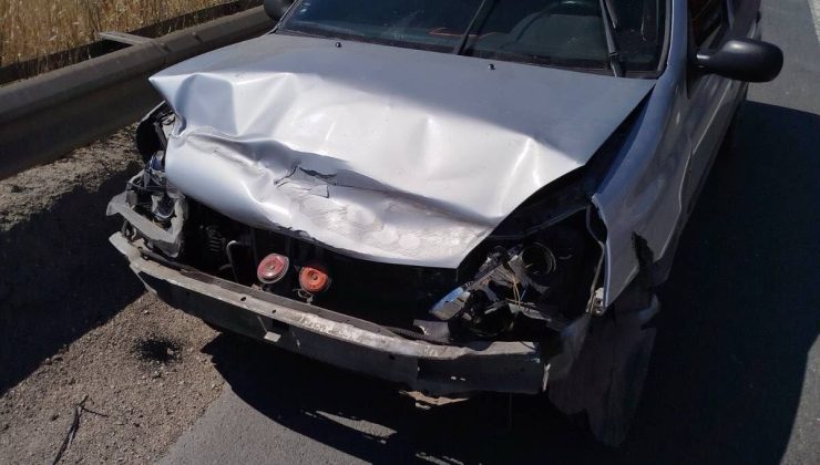 DİREKSİYON BAŞINDA BAYGINLIK GEÇİREN SÜRÜCÜ REFÜJE ÇARPTI: 1 YARALI