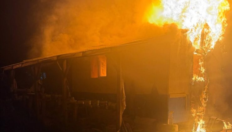 Karaköy’de çıkan yangın bağ evini küle çevirdi