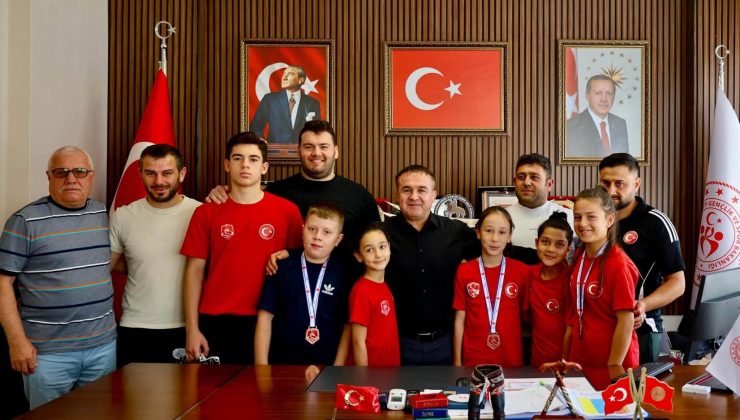 10 BİN SPORCUNUN YARIŞTIĞI TÜRKİYE ŞAMPİYONASINDA BİLECİKLİ GÜREŞÇİLERDEN BÜYÜK BAŞARI