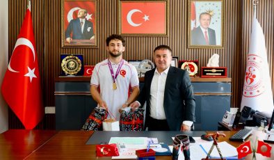 AVRUPA ŞAMPİYONU BİLECİKLİ GÜREŞÇİYE COŞKULU KARŞILAMA