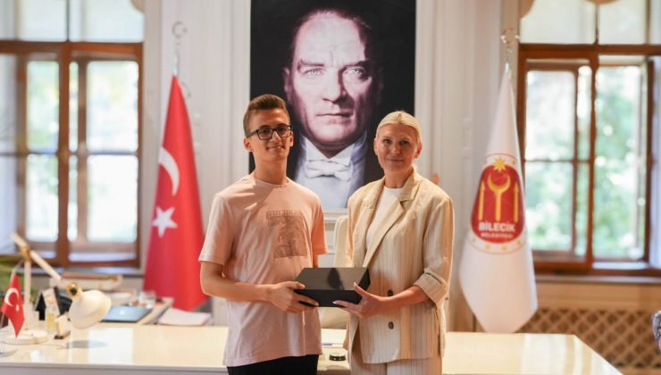 BAŞKAN SUBAŞI, YKS TÜRKİYE BİRİNCİSİ ABDULLAH USLU’YU BELEDİYEDE AĞIRLADI