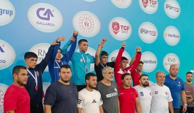 BİLECİKLİ MİNİK GÜREŞÇİLERDEN ÇİFTE BAŞARI