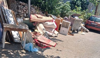 ÇÖPÜN KENARINA NE BULDULARSA BIRAKTILAR, MAHALLE SAKİNLERİNE MUHTAR İSYAN ETTİ