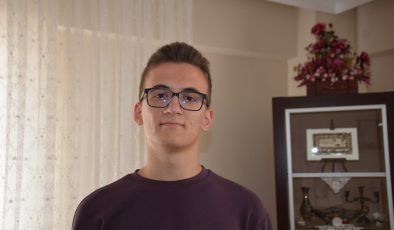 DESTEK OLMAK İÇİN BİRLİKTE SINAVA GİRDİĞİ TORUNU TAM PUAN ALDI