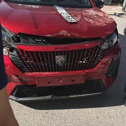 İKİ OTOMOBİL ÇARPIŞTI: 3 YARALI