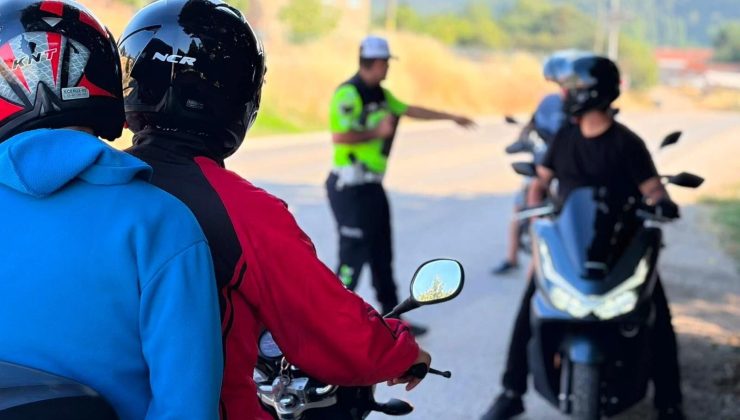 JANDARMADAN MOTOSİKLET SÜRÜCÜLERİNE GÜVENLİ SÜRÜŞ EĞİTİMİ
