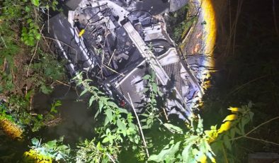 KONTROLDEN ÇIKAN OTOMOBİL ŞARAMPOLE UÇTU, SÜRÜCÜSÜ YARALANDI