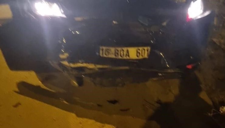 PARK HALİNDEKİ ARACA ÇARPAN OTOMOBİLDEKİ 2 KİŞİ YARALANDI