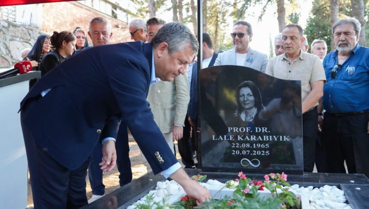 PROF. DR. LALE KARABIYIK’I ANMA PROGRAMINA CHP GRUP BAŞKANI ÖZGÜR ÖZEL DE KATILDI