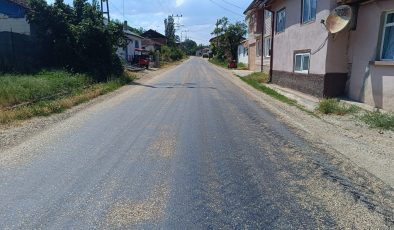 SICAKLIĞIN 35 DERECEYİ BULDUĞU BİLECİK’TE ASFALT ERİDİ