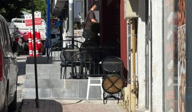 YAYALAR KALDIRIMDA YÜRÜYEMEMEKTEN ŞİKAYETÇİ