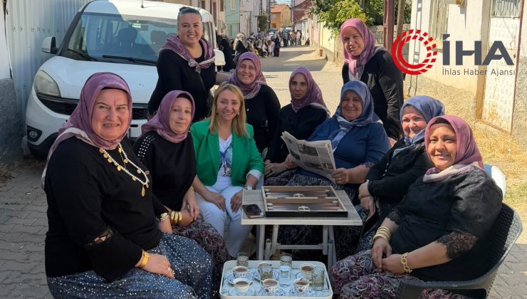 Gelin konvoyunun önünü kesen kadınlar yol ortasında tavla oynayıp, kahve içtiler