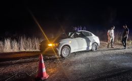 KONTROLDEN ÇIKAN OTOMOBİL ŞARAMPOLE UÇTU, SÜRÜCÜ YARALANDI