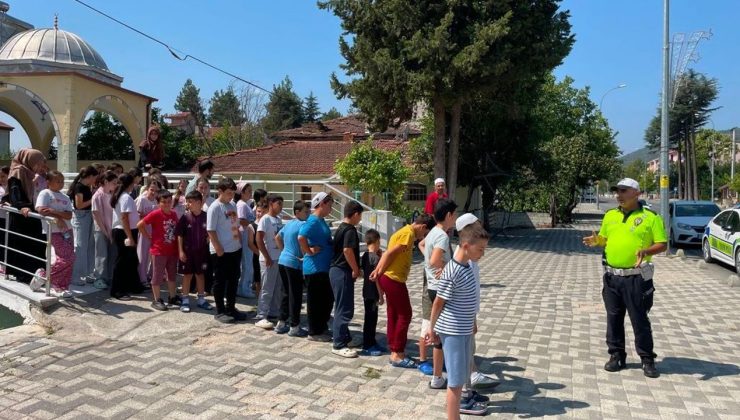 BİLECİK’TE ÇOCUKLAR TRAFİK DEDEKTİFİ OLDU