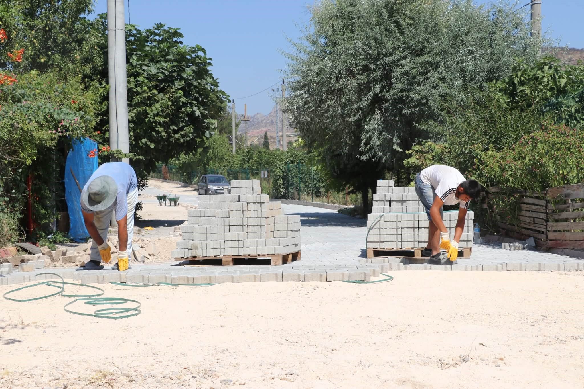 OSMANELİ’Nİ GÜZELLEŞTİRME ÇALIŞMALARI SÜRÜYOR