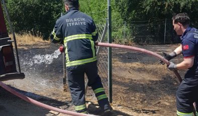 OTLUK ALANDAKİ YANGIN ORMANA SIÇRAMADAN SÖNDÜRÜLDÜ